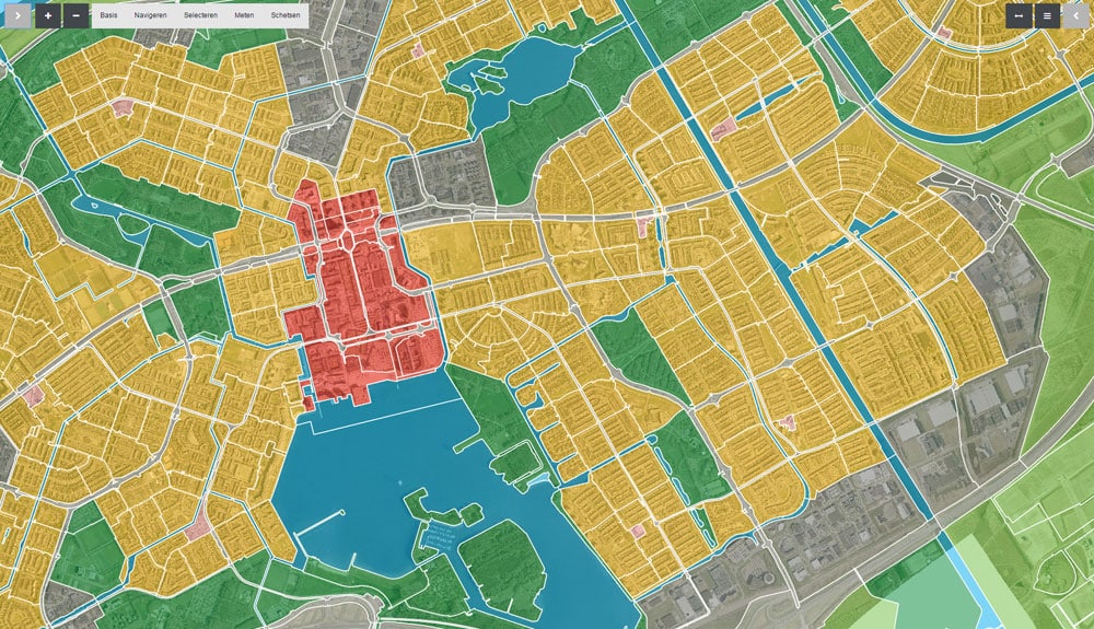 Interactieve kleurgecodeerde stadskaart Amsterdam met kanalen, wijken en groene zones